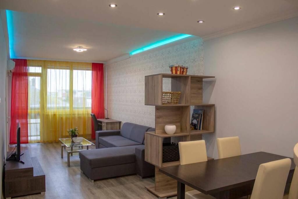 Beautiful Air-conditioned In The Centre