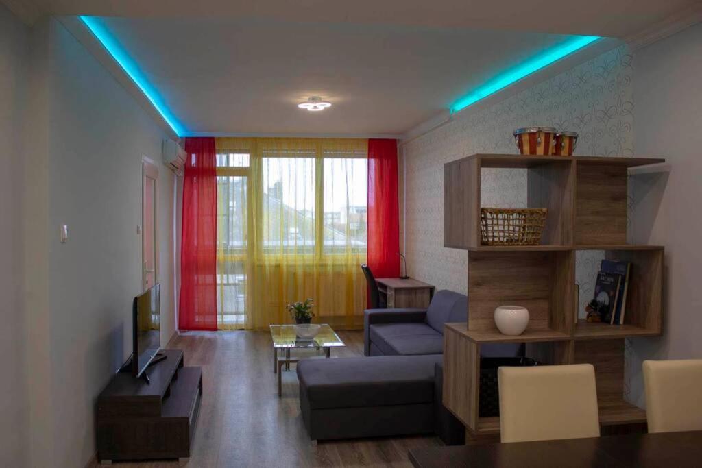 Beautiful Air-conditioned In The Centre Apartment